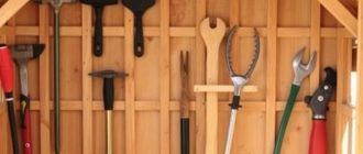 Как обустроить дачный сарай для инвентаря, чтобы в нем было удобно работать и ничего не терялось